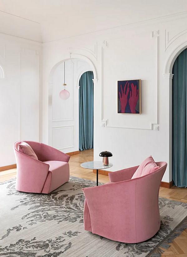 Fabric armchair with removable cover and armrests Saba Bustier factory SABA from Italy. Foto №5