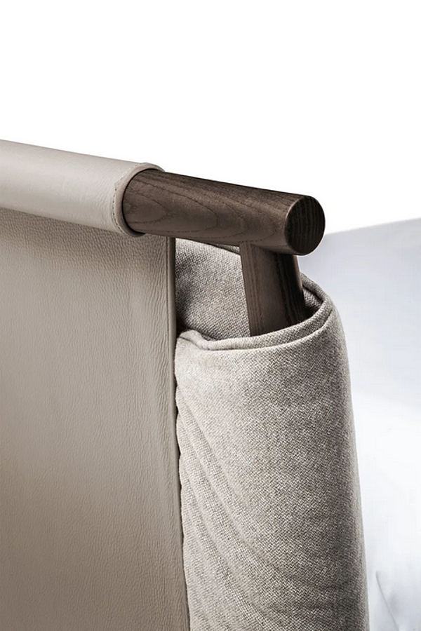 Leather double bed with upholstered headboard POLTRONA FRAU Times factory POLTRONA FRAU from Italy. Foto №4