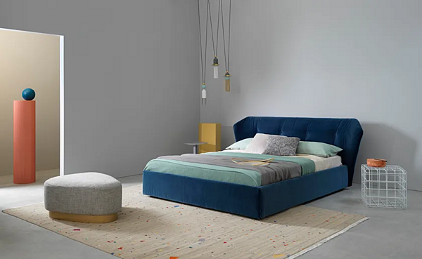 Upholstered Fabric Double Bed with Soft Backrest Saba New York Box factory SABA from Italy. Foto №2