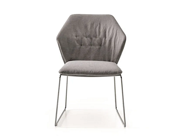 Upholstered fabric chair with sled base Saba New York factory SABA from Italy. Foto №2