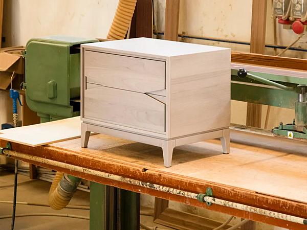 Solid wood bedside table with drawers DALE M 631 factory DALE from Italy. Foto №6